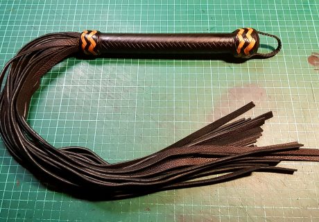 Black Flogger Natural accents